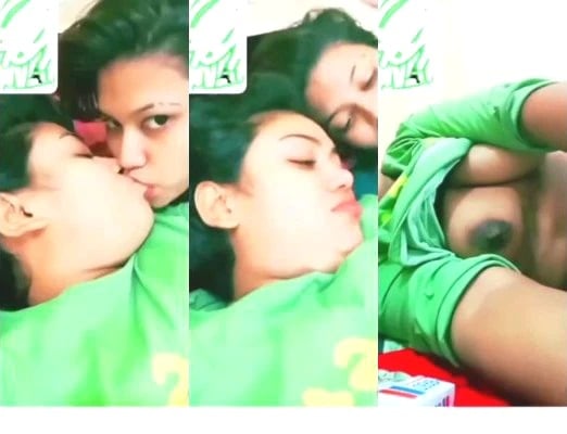 Desi Lesbo Girl Romance and Shows Nude Body